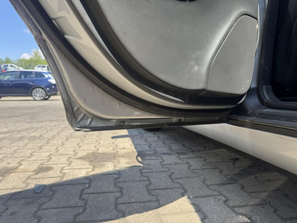Mercedes C Klasse W203 original T&uuml;r hinten links 744 Brillantsilber Limousine Rohbau Bj.2001